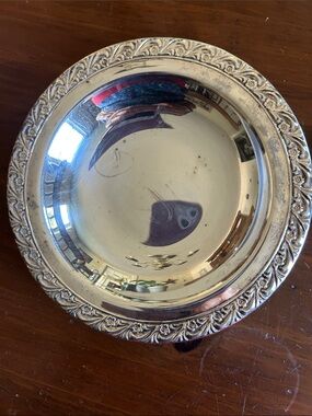 Vintage Wm Rogers Silver Plate Round Floral Pattern Candy Dish